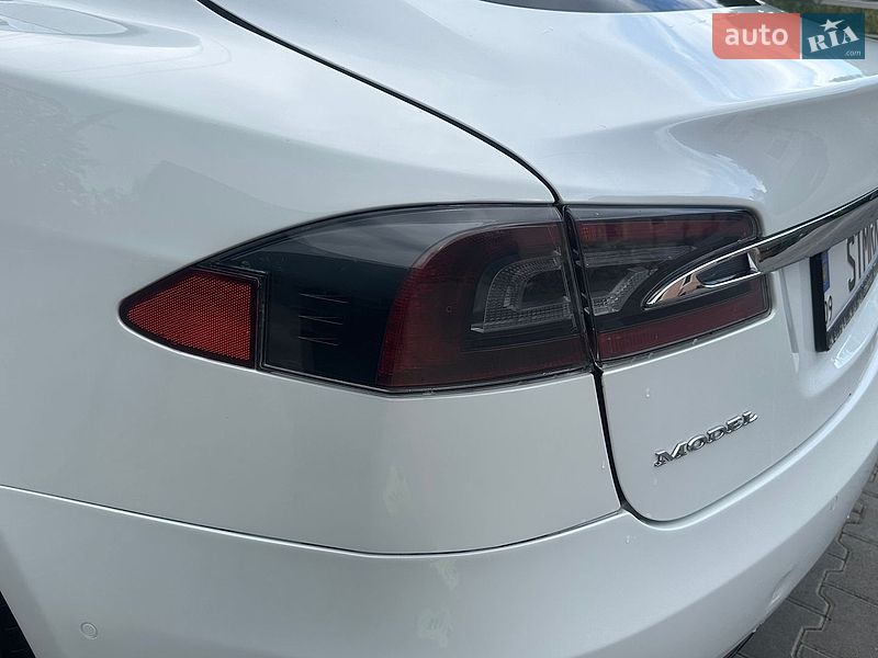 Ліфтбек Tesla Model S 2016 в Коломиї