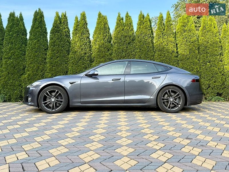 Ліфтбек Tesla Model S 2020 в Самборі
