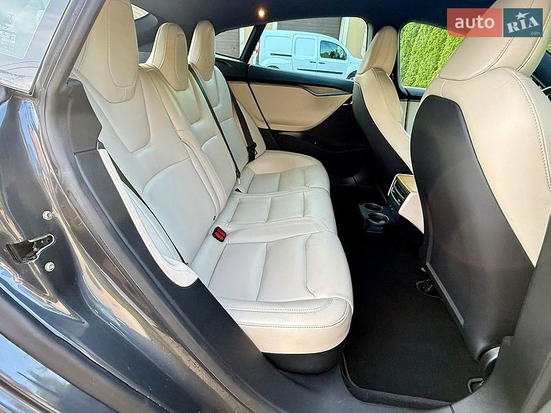 Ліфтбек Tesla Model S 2020 в Самборі