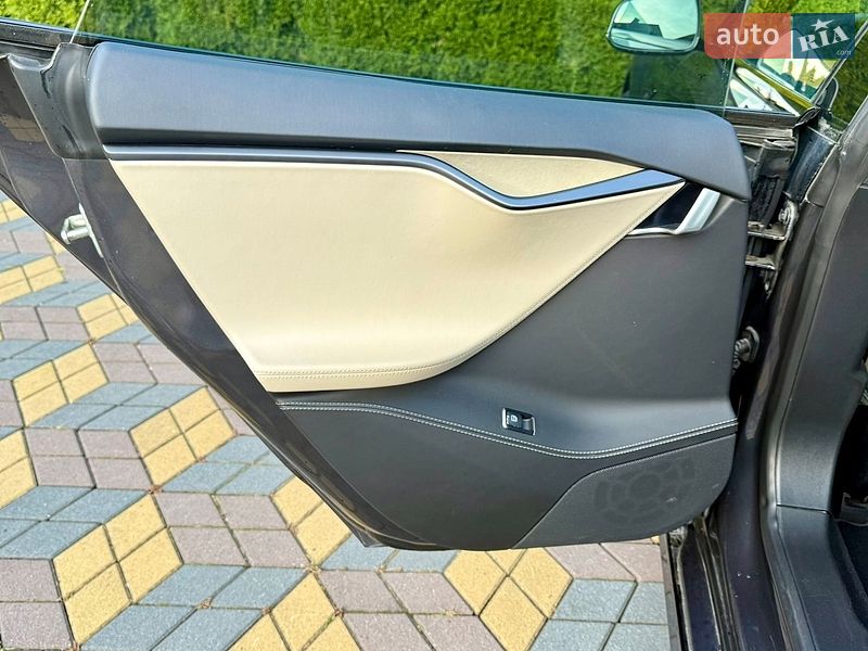 Ліфтбек Tesla Model S 2020 в Самборі