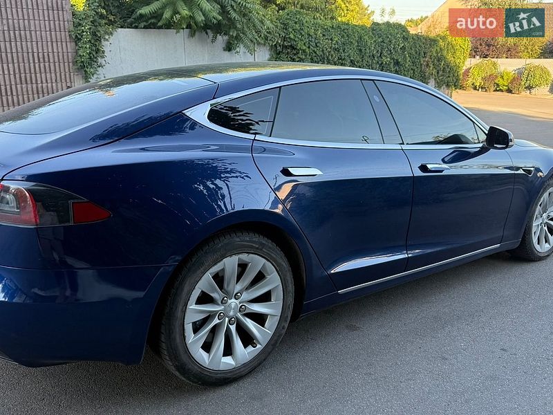 Лифтбек Tesla Model S 2018 в Днепре