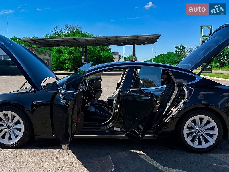 Ліфтбек Tesla Model S 2016 в Харкові фото 13 Ліфтбек Tesla Model S 2016 в Харкові