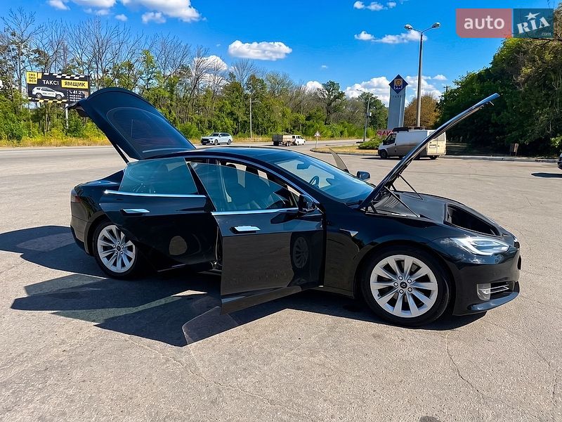 Ліфтбек Tesla Model S 2016 в Харкові фото 10 Ліфтбек Tesla Model S 2016 в Харкові