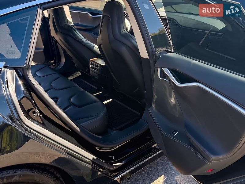 Ліфтбек Tesla Model S 2016 в Харкові фото 14 Ліфтбек Tesla Model S 2016 в Харкові