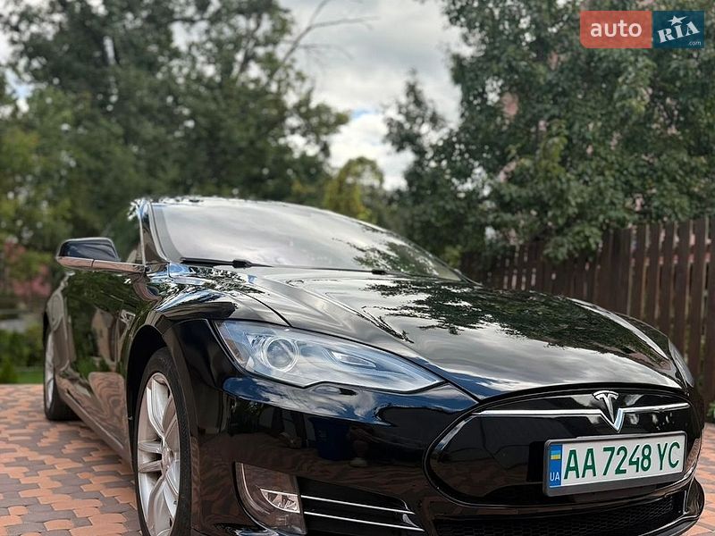 Tesla Model S 2013