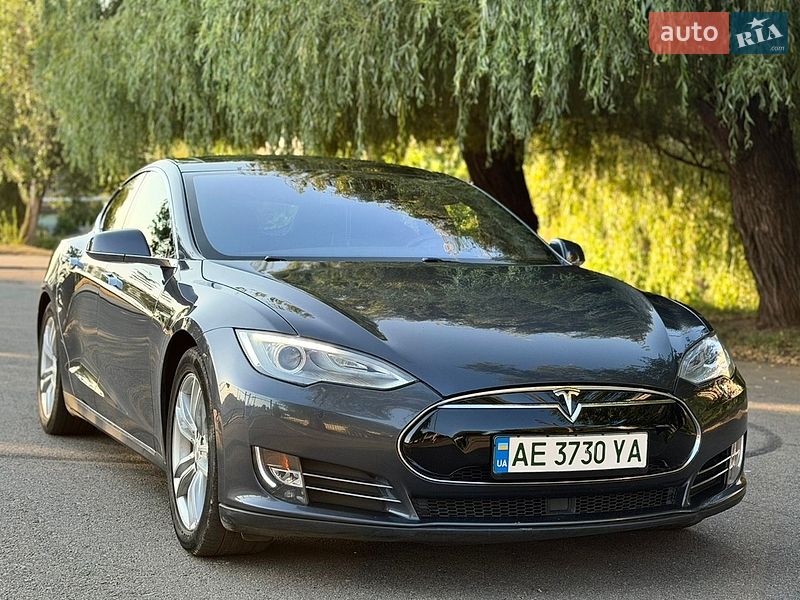 Ліфтбек Tesla Model S 2015 в Кривому Розі фото 3 Ліфтбек Tesla Model S 2015 в Кривому Розі