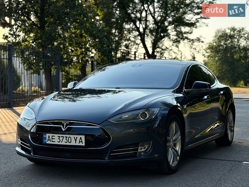 Ліфтбек Tesla Model S 2015 в Кривому Розі фото 12 Ліфтбек Tesla Model S 2015 в Кривому Розі