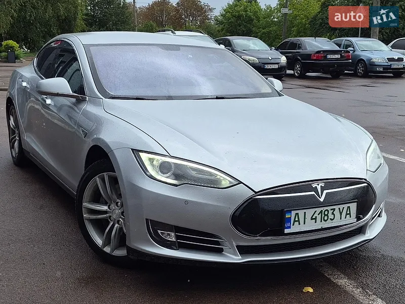 Tesla Model S 2014