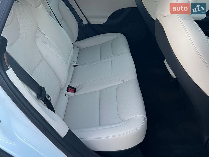 Ліфтбек Tesla Model S 2022 в Львові