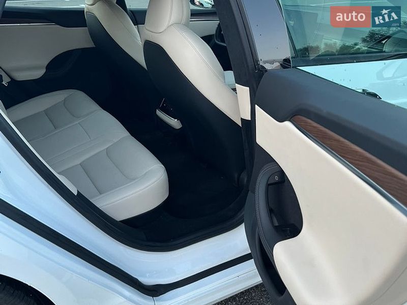 Ліфтбек Tesla Model S 2022 в Львові