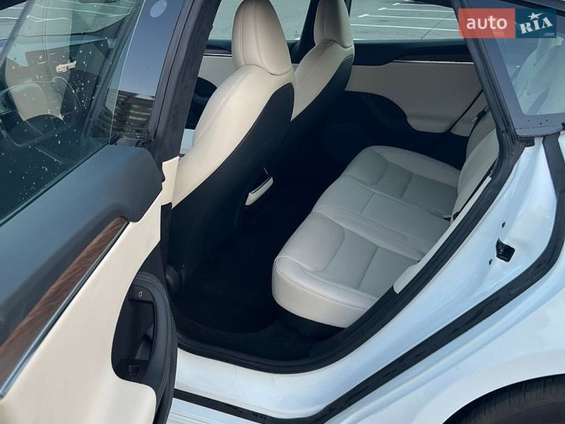 Ліфтбек Tesla Model S 2022 в Львові