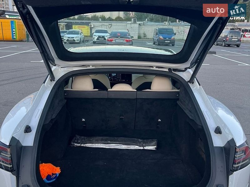 Ліфтбек Tesla Model S 2022 в Львові