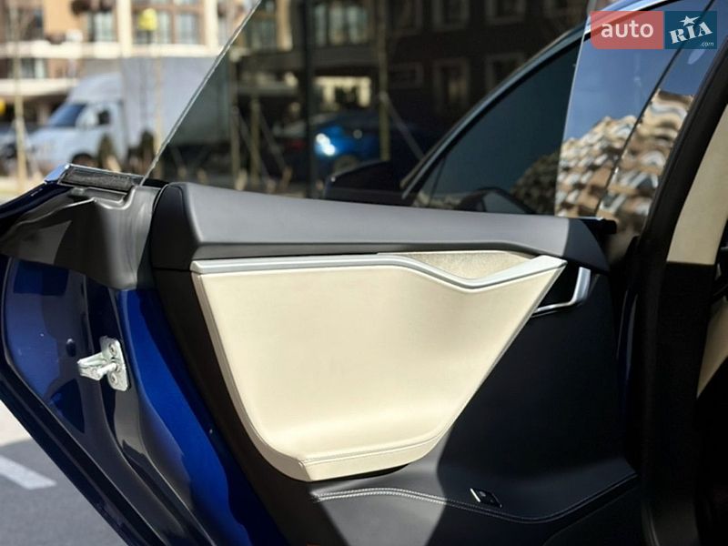 Лифтбек Tesla Model S 2018 в Киеве фото 15 Лифтбек Tesla Model S 2018 в Киеве
