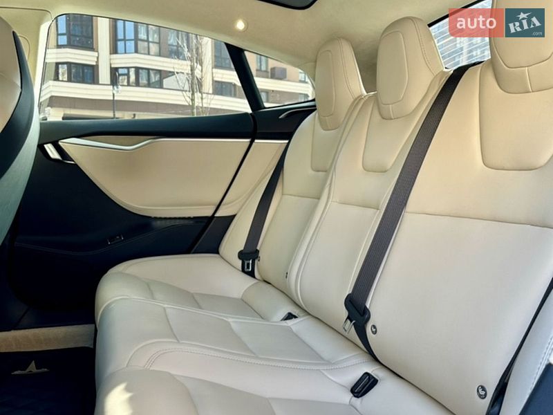 Лифтбек Tesla Model S 2018 в Киеве фото 19 Лифтбек Tesla Model S 2018 в Киеве