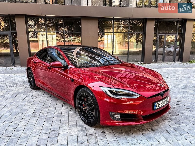 Лифтбек Tesla Model S 2019 в Черновцах