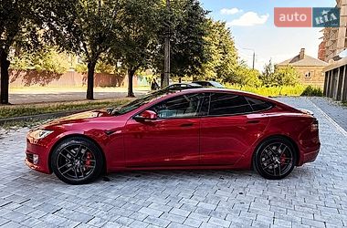 Лифтбек Tesla Model S 2019 в Черновцах