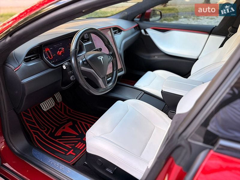 Лифтбек Tesla Model S 2019 в Черновцах