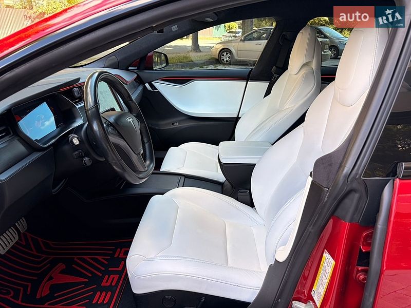 Лифтбек Tesla Model S 2019 в Черновцах