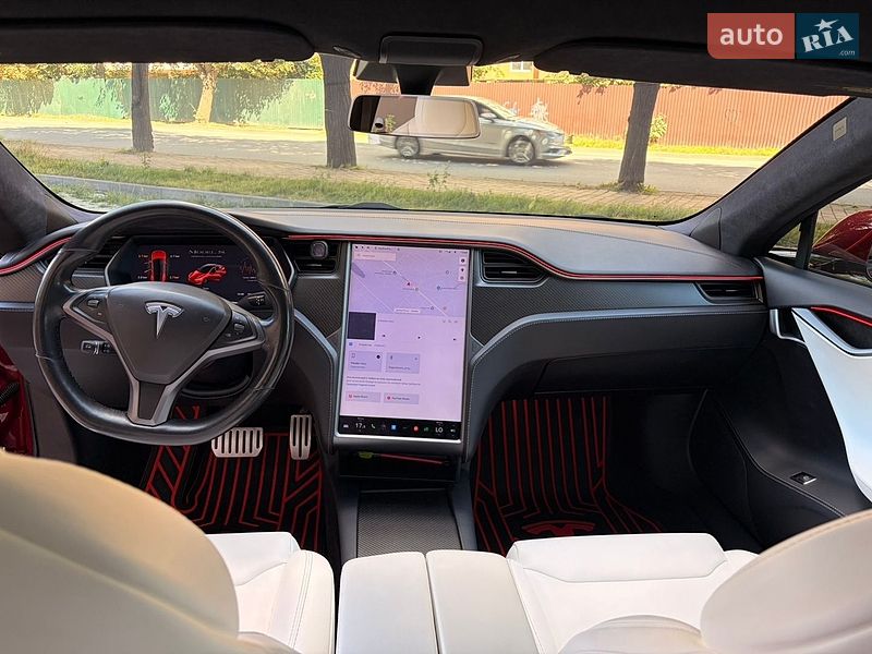 Лифтбек Tesla Model S 2019 в Черновцах