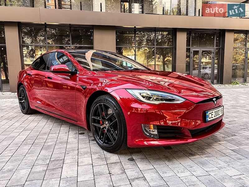 Лифтбек Tesla Model S 2019 в Черновцах