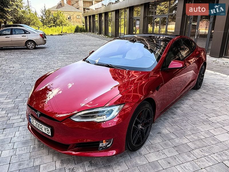 Лифтбек Tesla Model S 2019 в Черновцах
