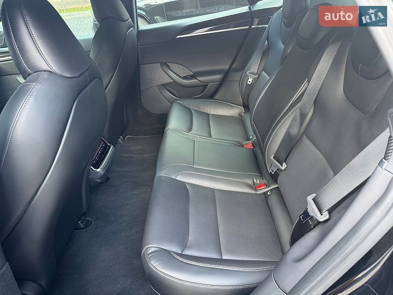 Ліфтбек Tesla Model S 2022 в Дніпрі
