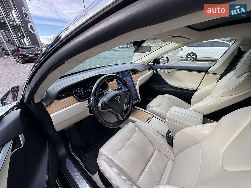 Лифтбек Tesla Model S 2018 в Киеве