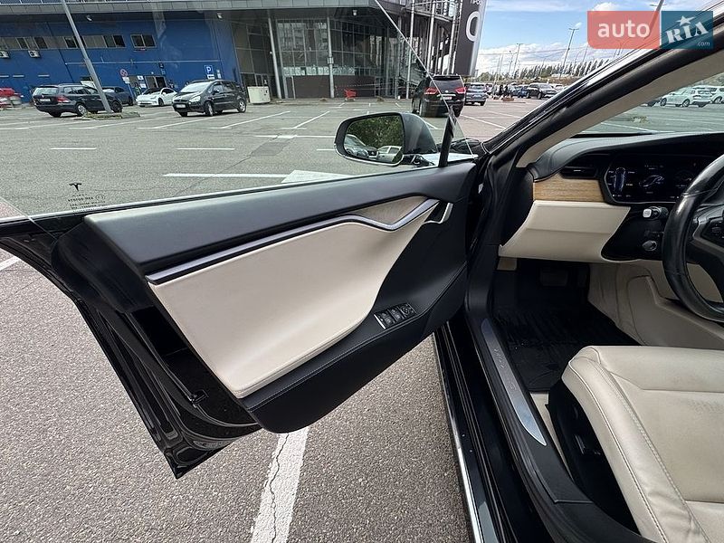 Лифтбек Tesla Model S 2018 в Киеве