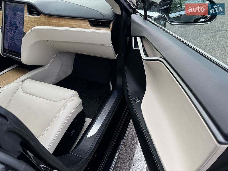 Лифтбек Tesla Model S 2018 в Киеве