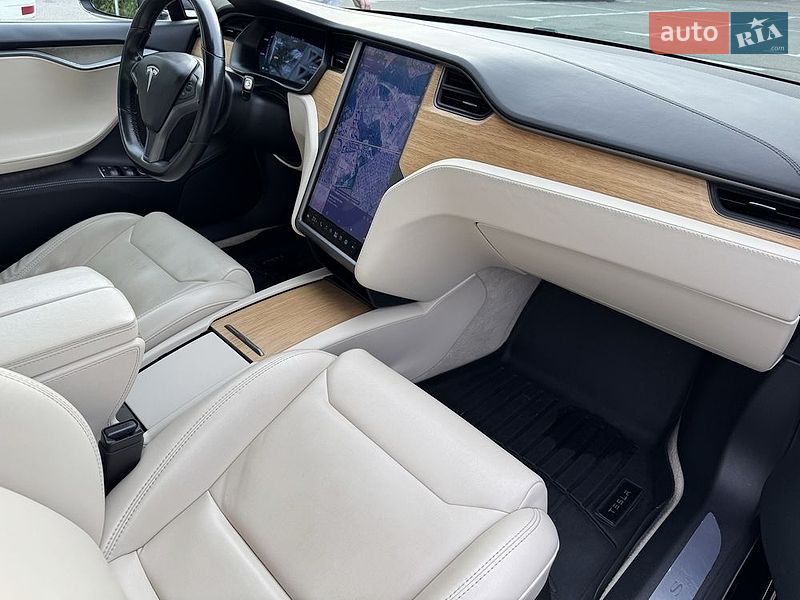 Лифтбек Tesla Model S 2018 в Киеве