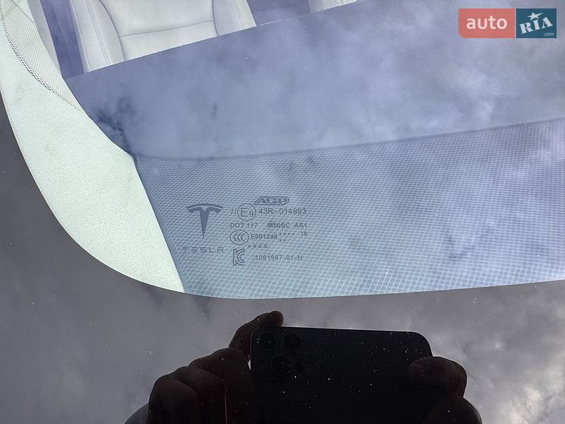 Лифтбек Tesla Model S 2018 в Киеве