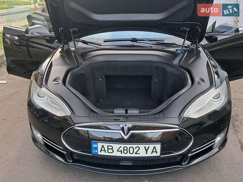 Ліфтбек Tesla Model S 2015 в Вінниці