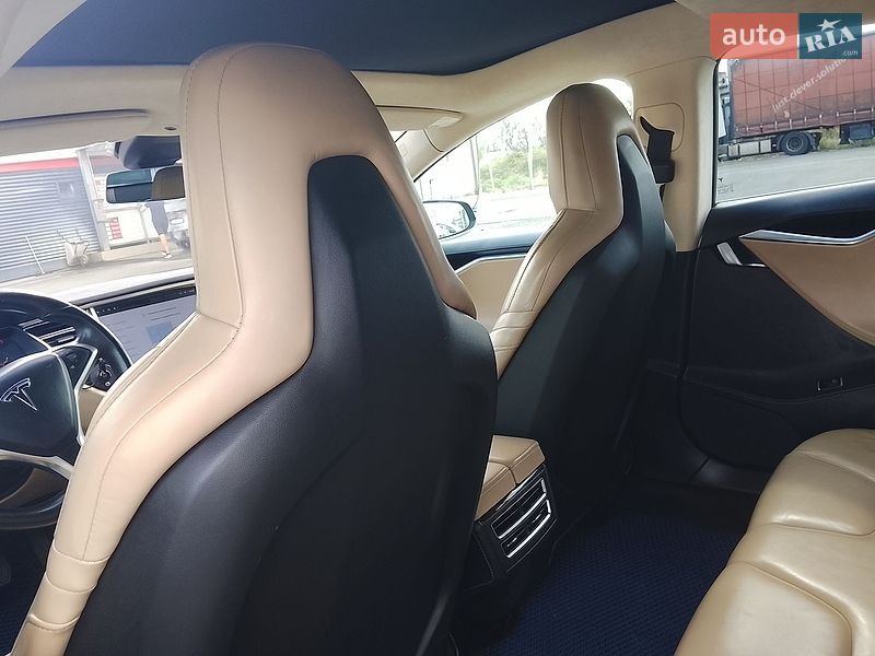 Лифтбек Tesla Model S 2016 в Днепре