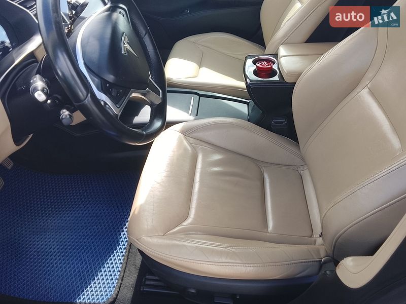 Лифтбек Tesla Model S 2016 в Днепре