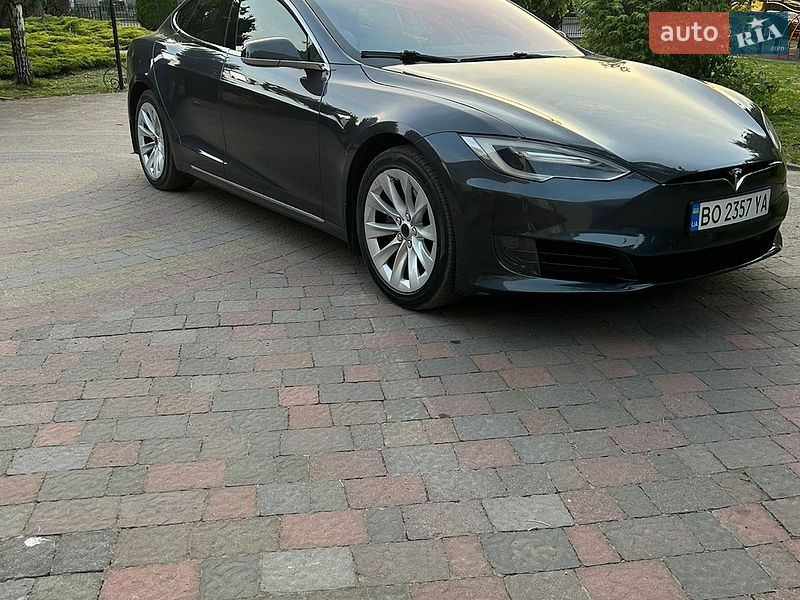 Ліфтбек Tesla Model S 2017 в Львові