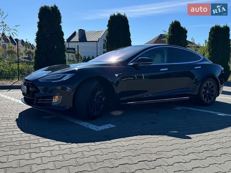 Лифтбек Tesla Model S 2018 в Киеве