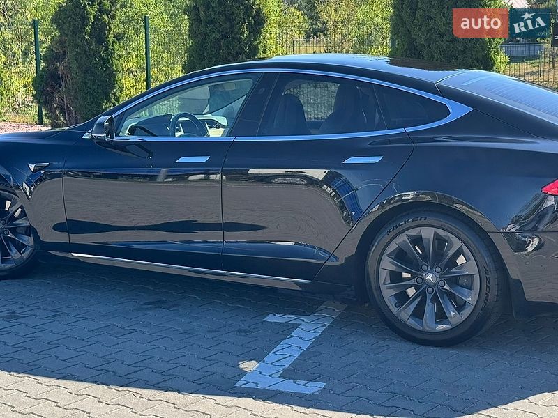 Лифтбек Tesla Model S 2018 в Киеве