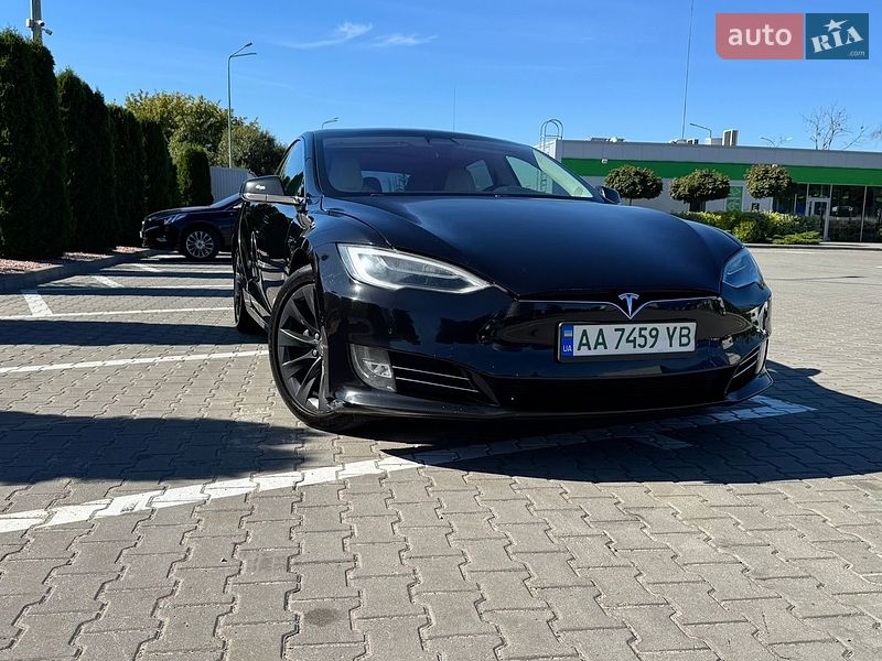 Лифтбек Tesla Model S 2018 в Киеве