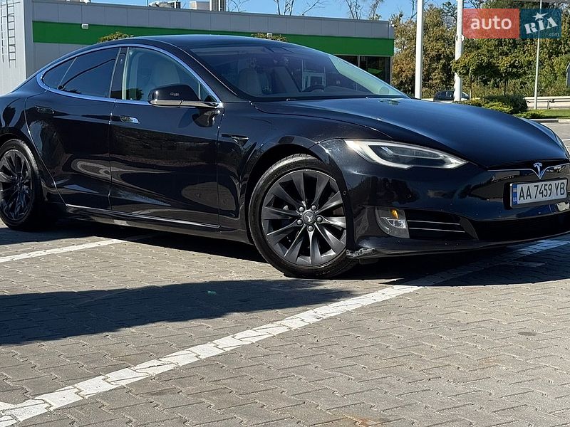 Лифтбек Tesla Model S 2018 в Киеве