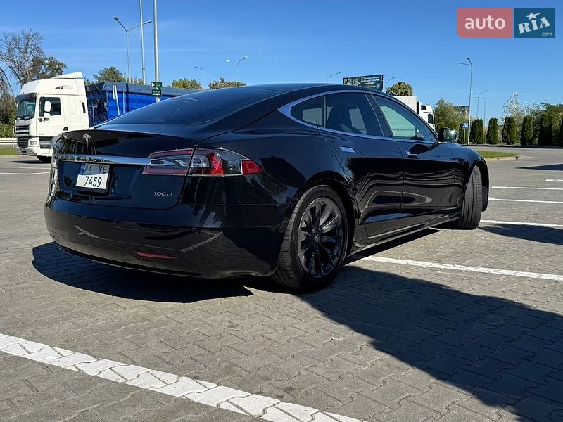 Лифтбек Tesla Model S 2018 в Киеве