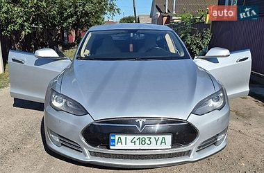 Ліфтбек Tesla Model S 2014 в Ніжині