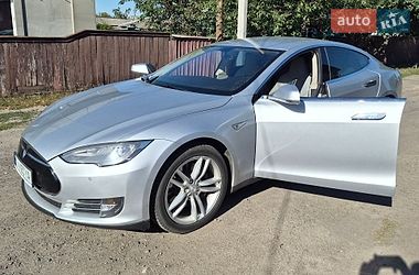 Ліфтбек Tesla Model S 2014 в Ніжині