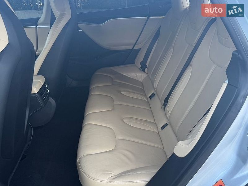 Ліфтбек Tesla Model S 2015 в Києві