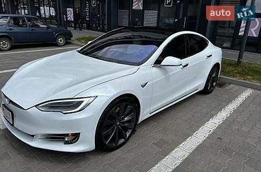 Лифтбек Tesla Model S 2017 в Ивано-Франковске