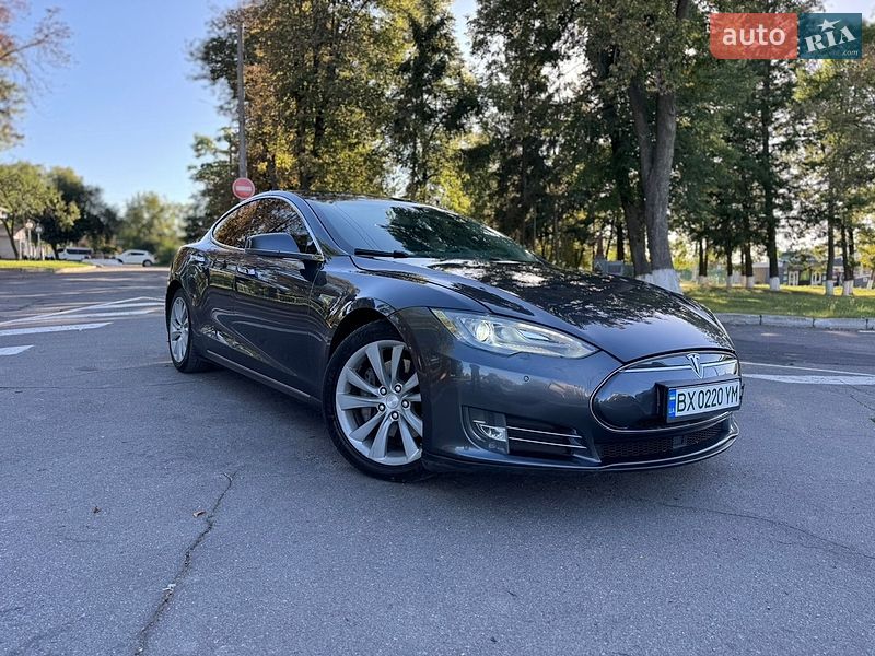 Лифтбек Tesla Model S 2015 в Виннице