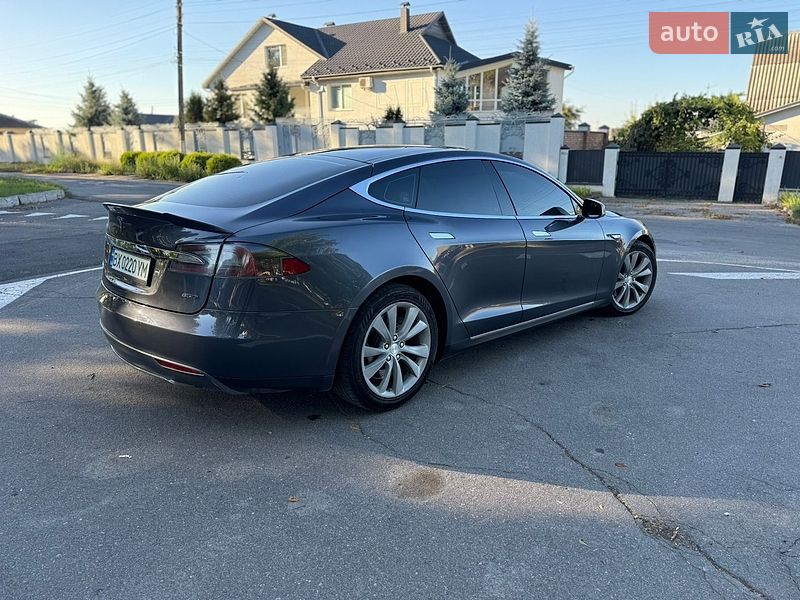 Лифтбек Tesla Model S 2015 в Виннице