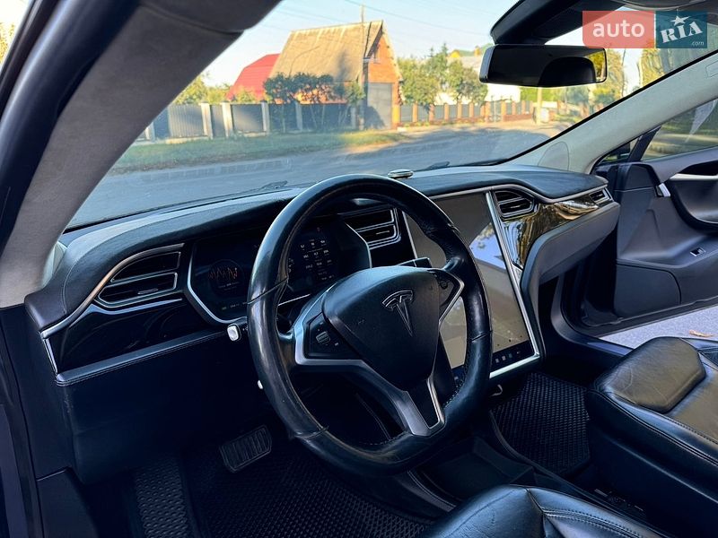 Лифтбек Tesla Model S 2015 в Виннице