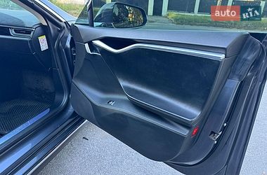 Лифтбек Tesla Model S 2015 в Виннице