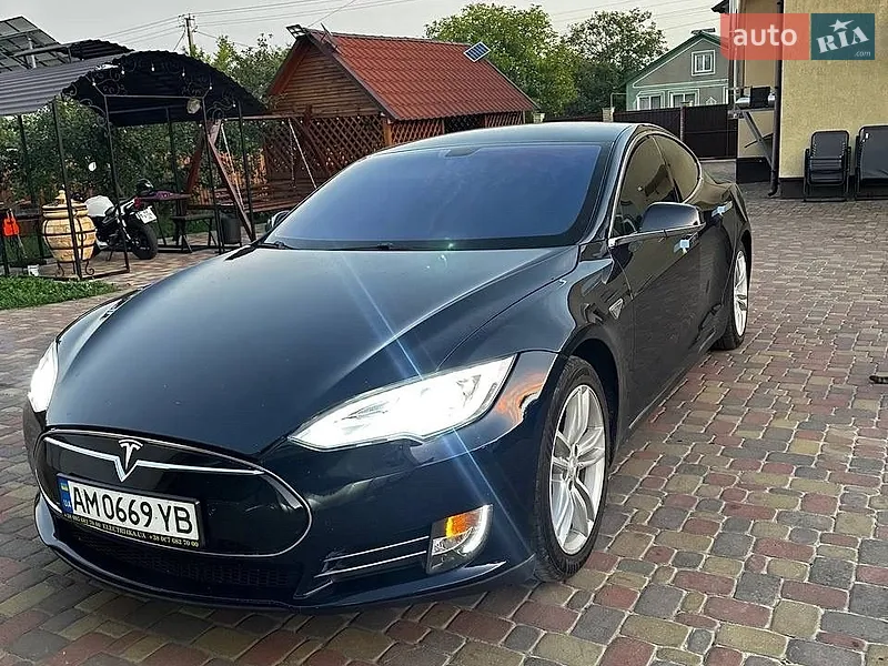 Tesla Model S 2014