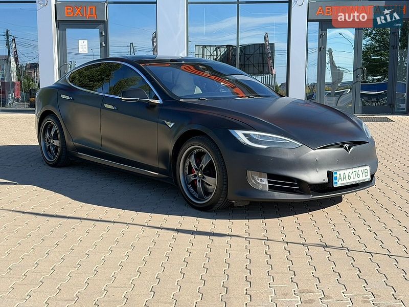 Ліфтбек Tesla Model S 2016 в Києві